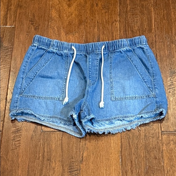 Medium BCBGeneration Blue Jean Shorts with Drawstring - Pockets in Front & Back - Picture 2 of 11